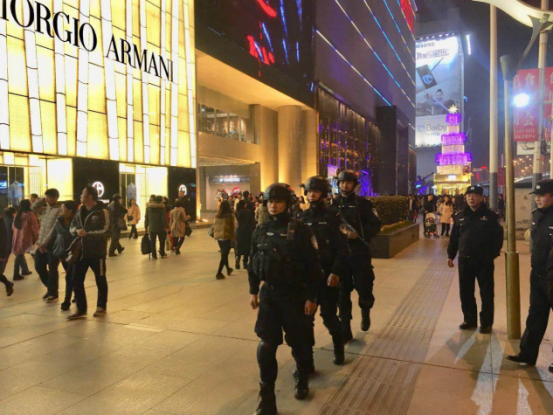 1516600868342532.png 星际流动警务服务站上路巡逻 武汉元旦小长假警情下降428.png