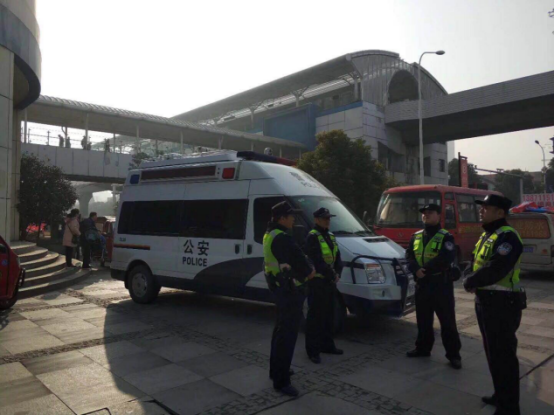 1516600874583597.png 星际流动警务服务站上路巡逻 武汉元旦小长假警情下降4173.png