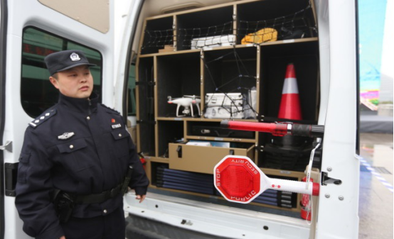 1516600887427133.png 星际流动警务服务站上路巡逻 武汉元旦小长假警情下降4434.png