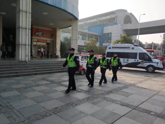 1516600892283149.png 星际流动警务服务站上路巡逻 武汉元旦小长假警情下降4584.png