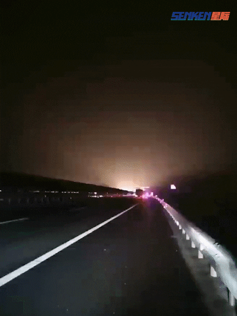 1696725759109644.gif 640 (4).gif